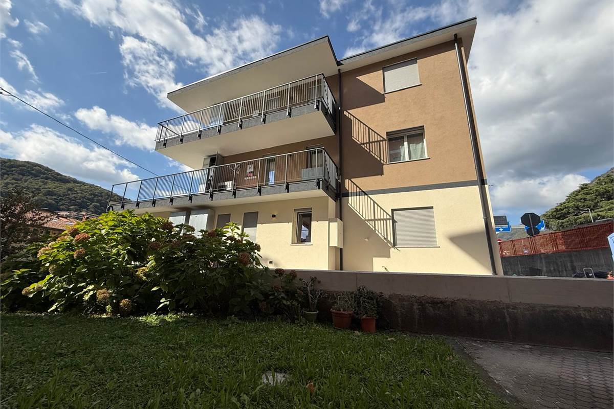 Signorile trilocale nuovo con giardino e posto auto