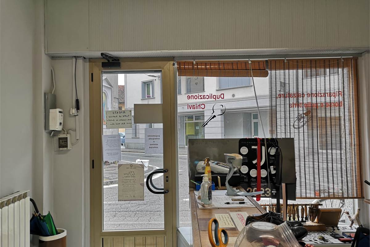 Locale commerciale in vendita a Rovellasca