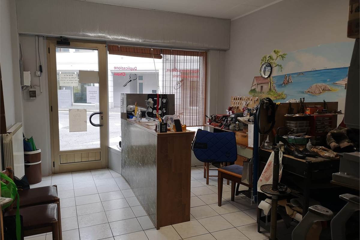 Locale commerciale in vendita a Rovellasca