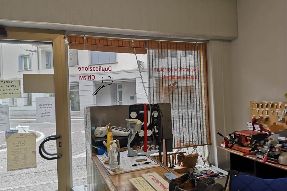 Locale commerciale in vendita a Rovellasca