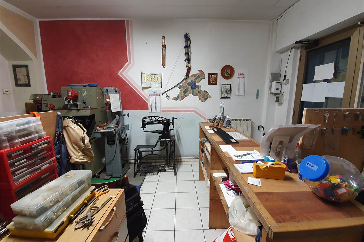 Locale commerciale in vendita a Rovellasca