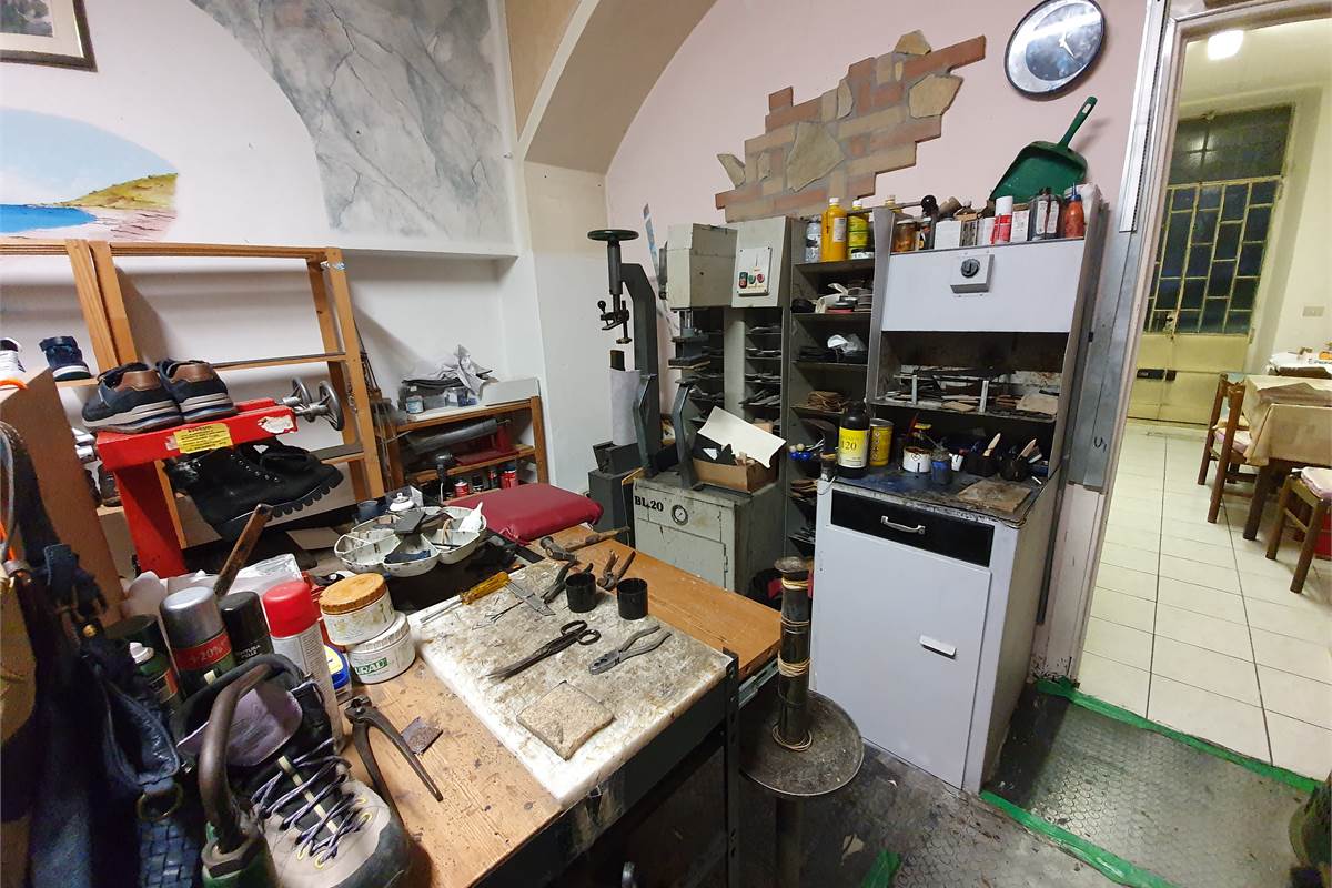 Locale commerciale in vendita a Rovellasca