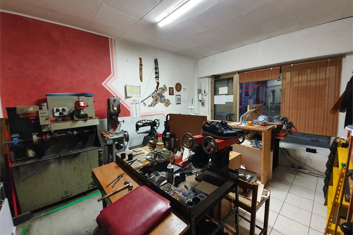 Locale commerciale in vendita a Rovellasca