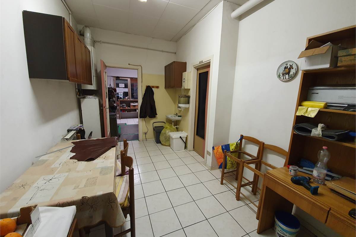 Locale commerciale in vendita a Rovellasca