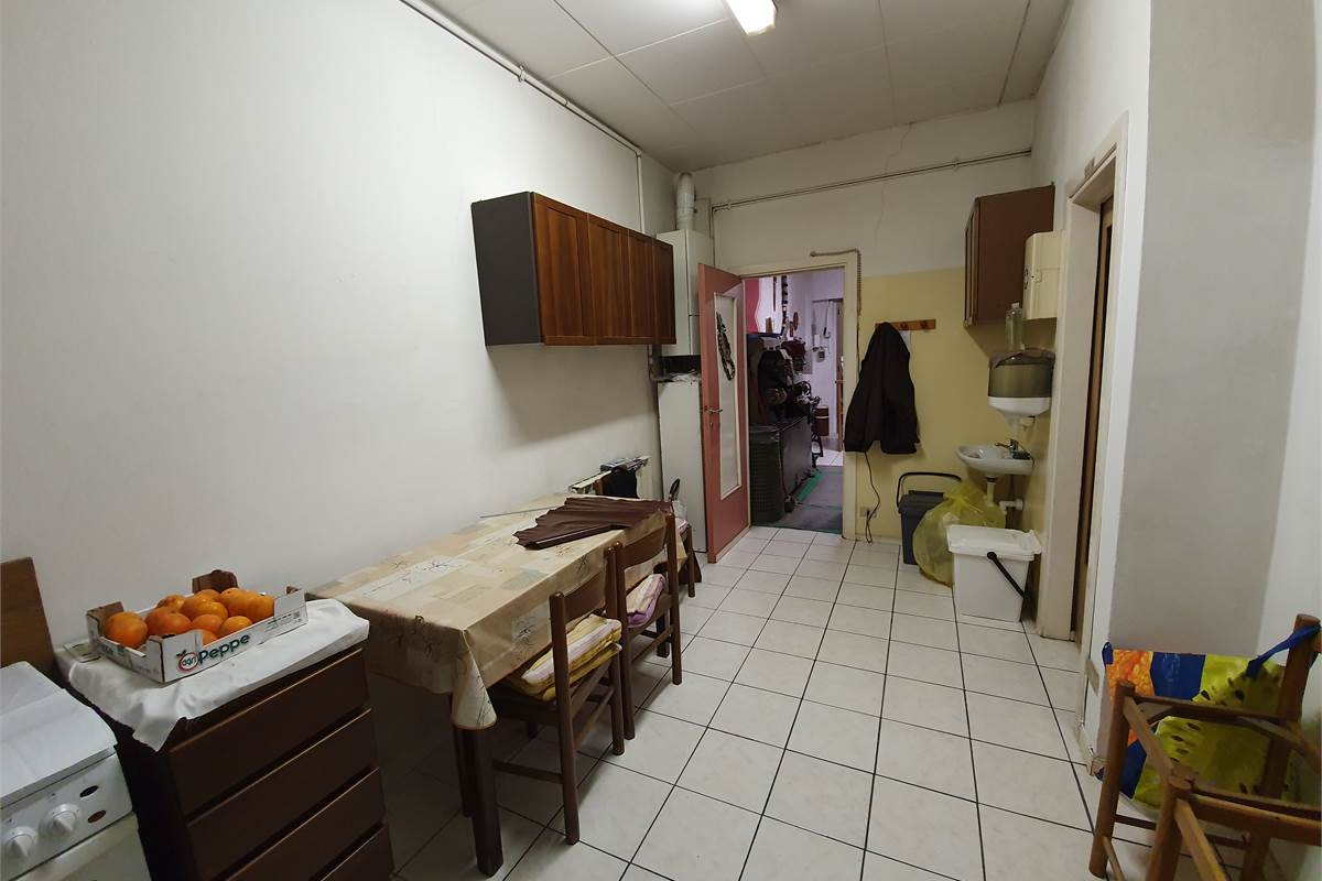 Locale commerciale in vendita a Rovellasca