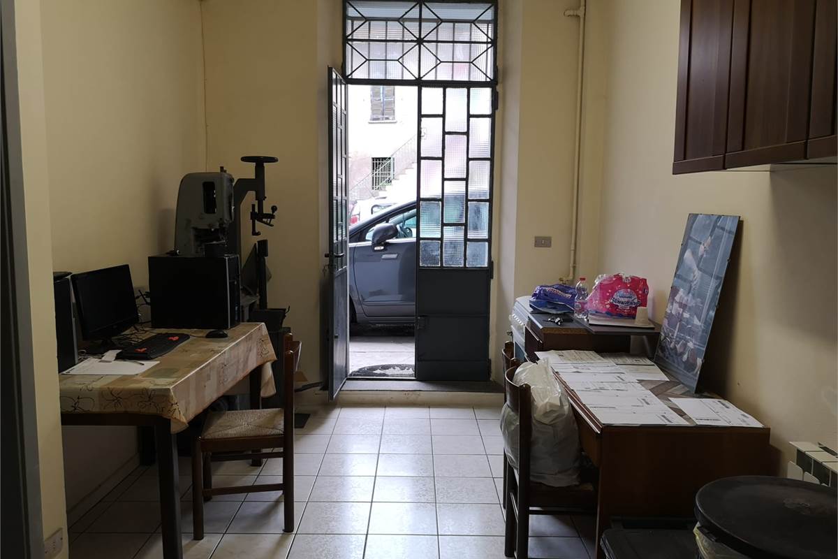 Locale commerciale in vendita a Rovellasca