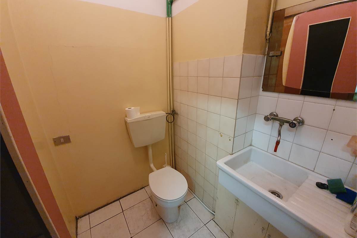 Locale commerciale in vendita a Rovellasca