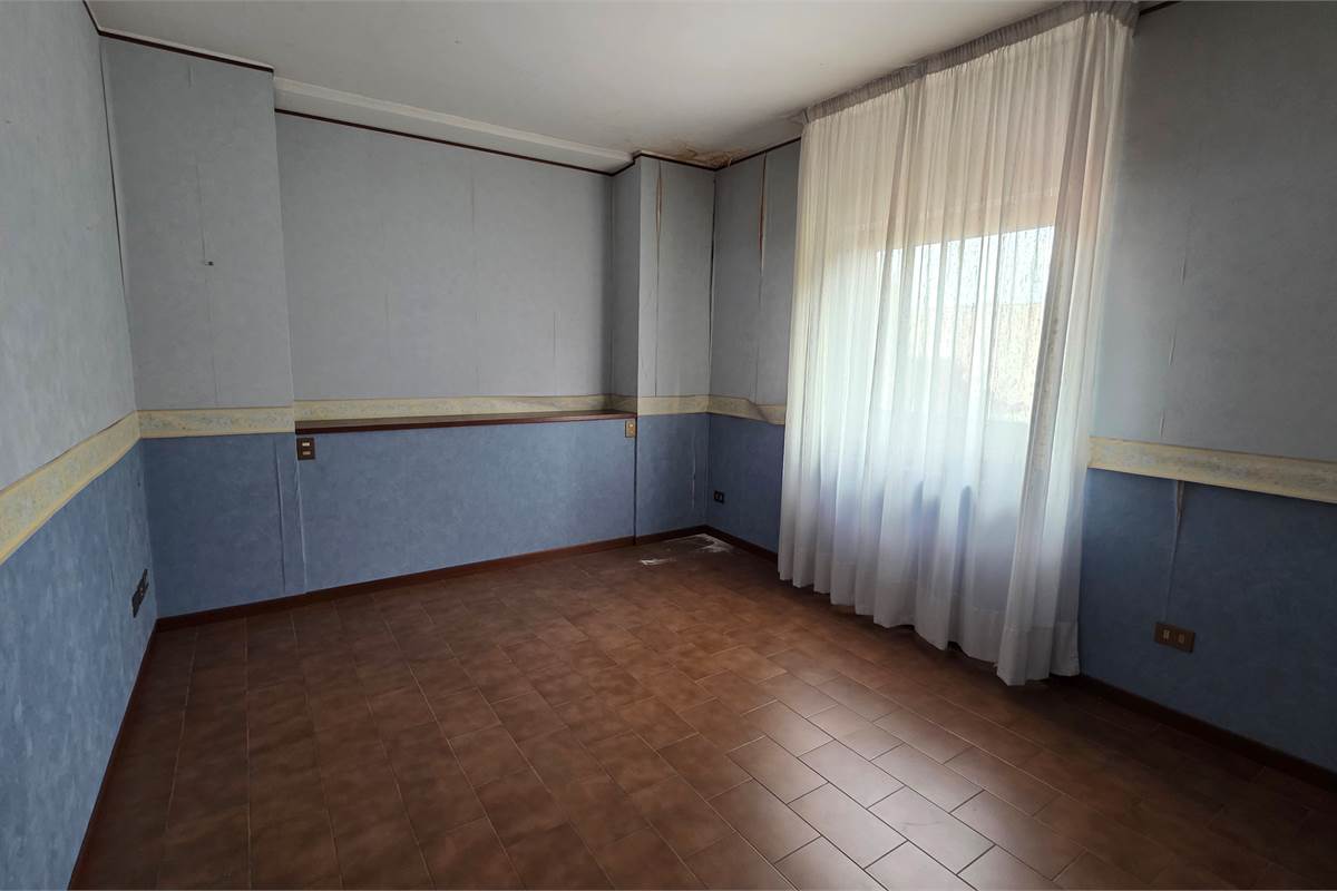 Capannone in vendita a Locate Varesino