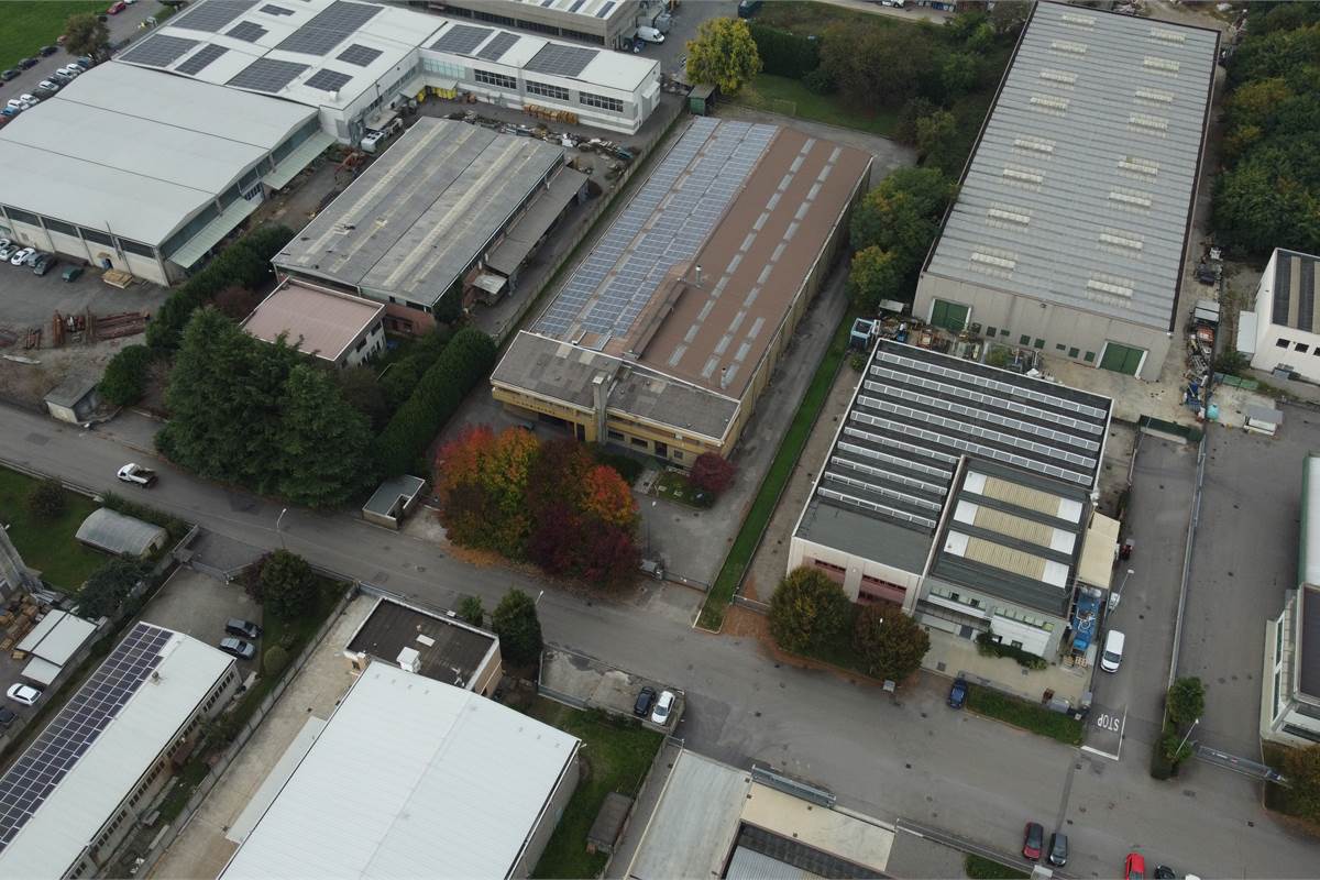 Capannone in AFFITTO a Locate Varesino