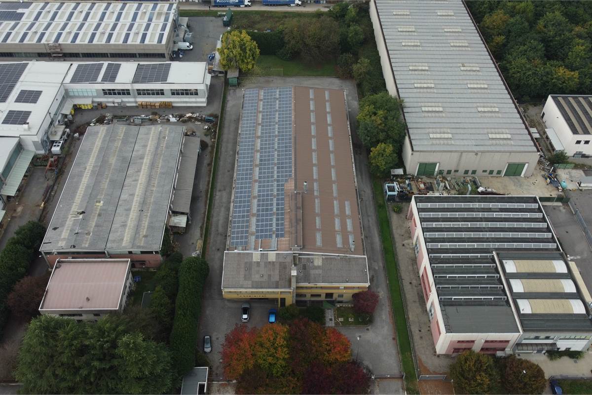 Capannone in AFFITTO a Locate Varesino