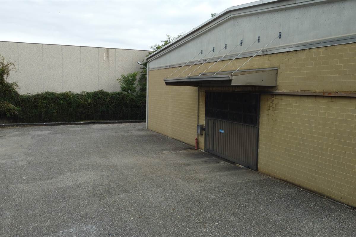 Capannone in AFFITTO a Locate Varesino