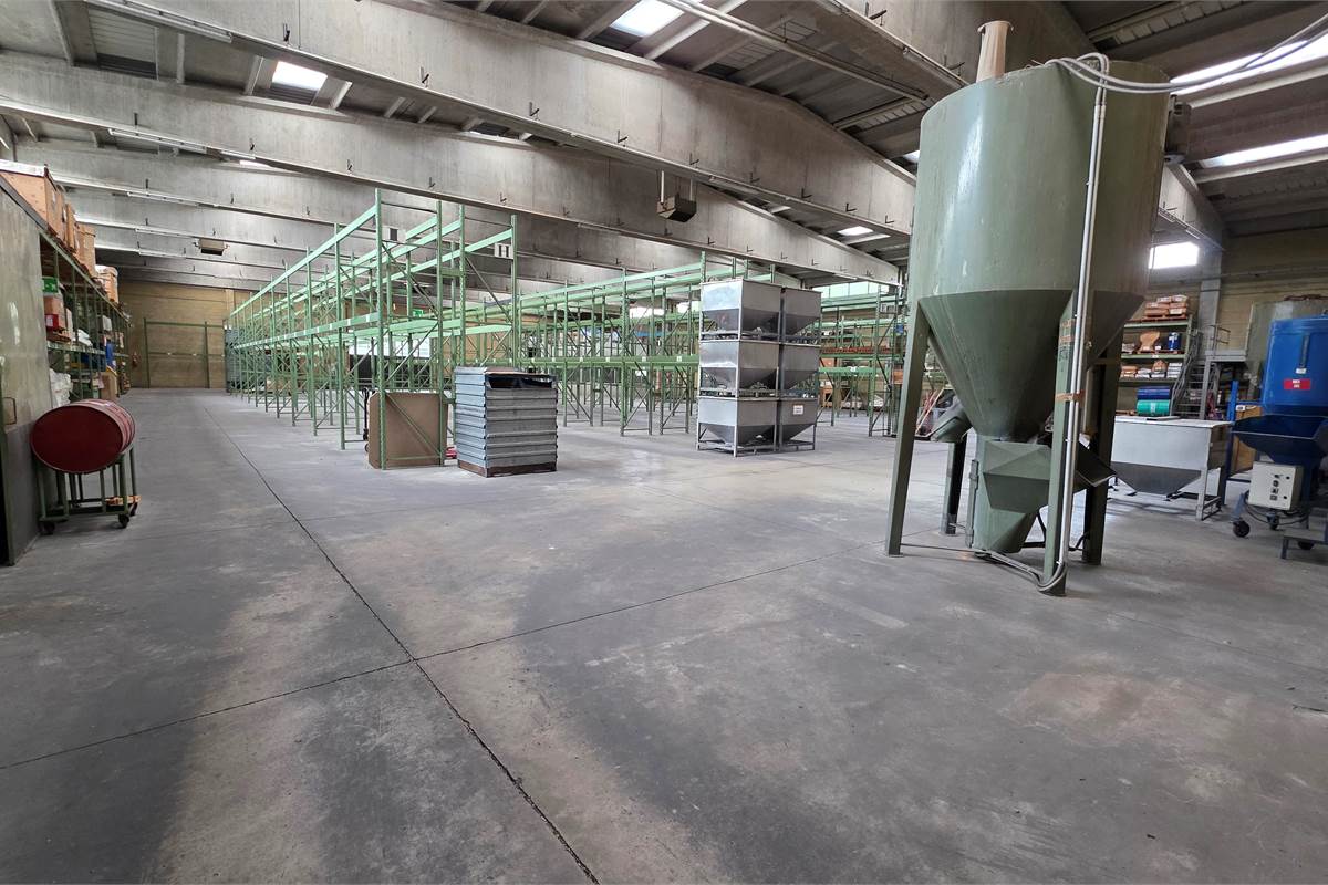 Capannone in AFFITTO a Locate Varesino