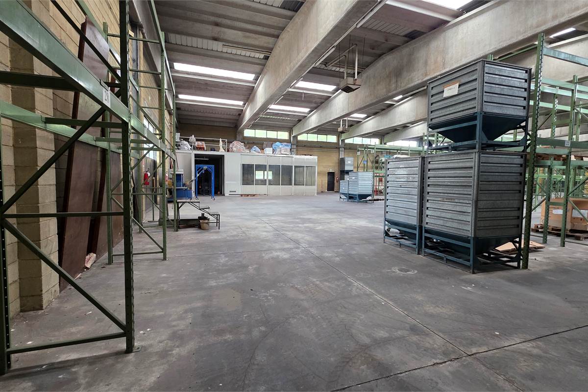 Capannone in AFFITTO a Locate Varesino