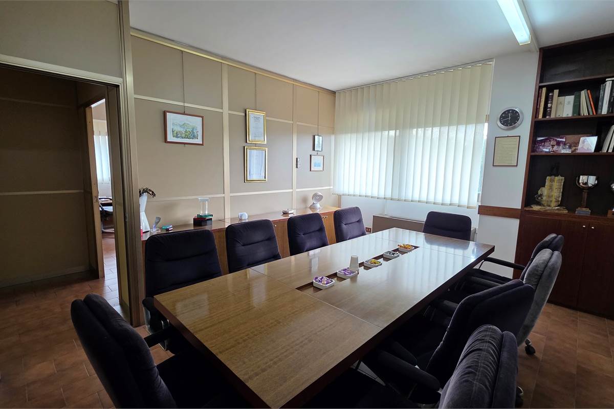 Capannone in AFFITTO a Locate Varesino