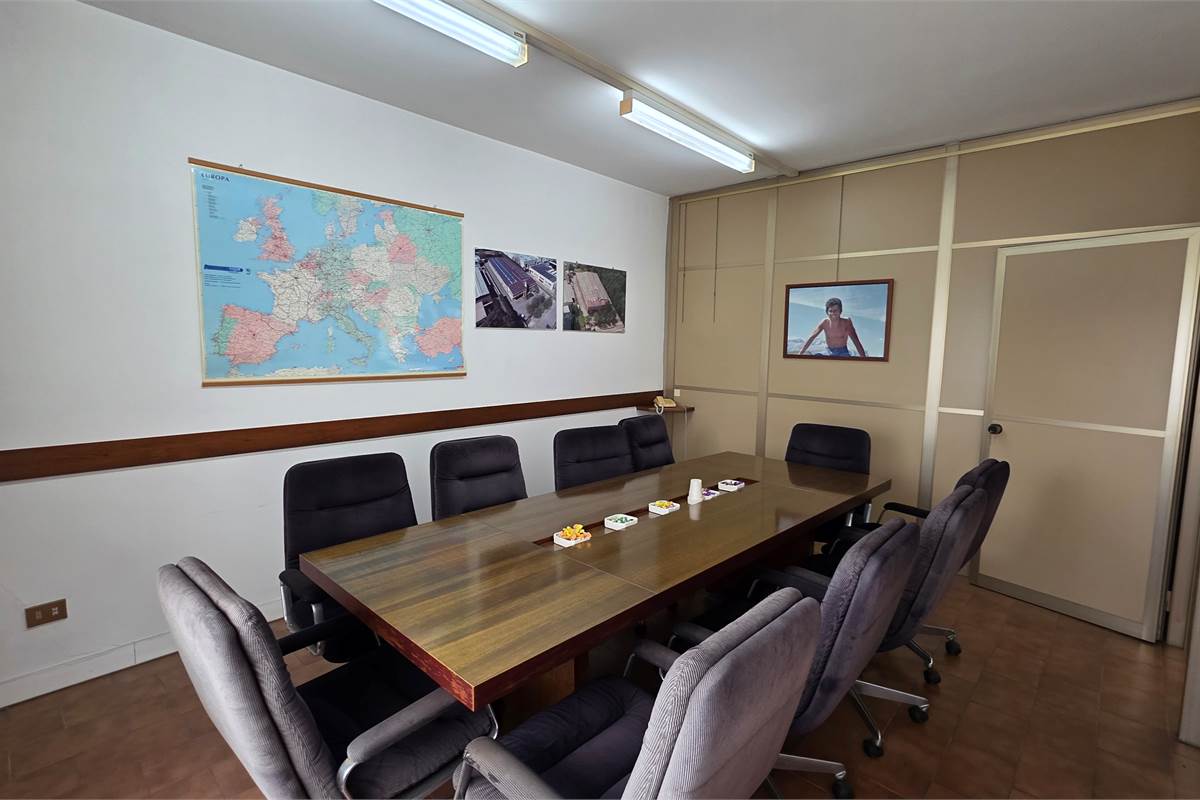 Capannone in AFFITTO a Locate Varesino