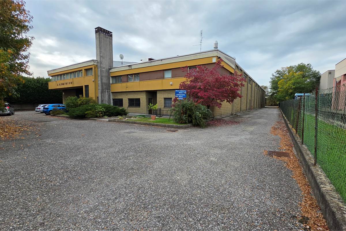 Capannone in AFFITTO a Locate Varesino