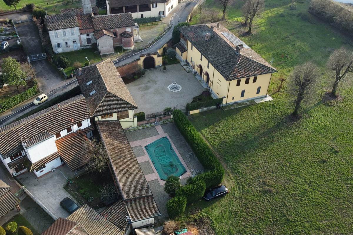 VENDESI VILLA QUATTROCENTESCA