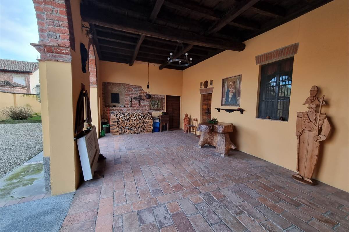 VENDESI VILLA QUATTROCENTESCA