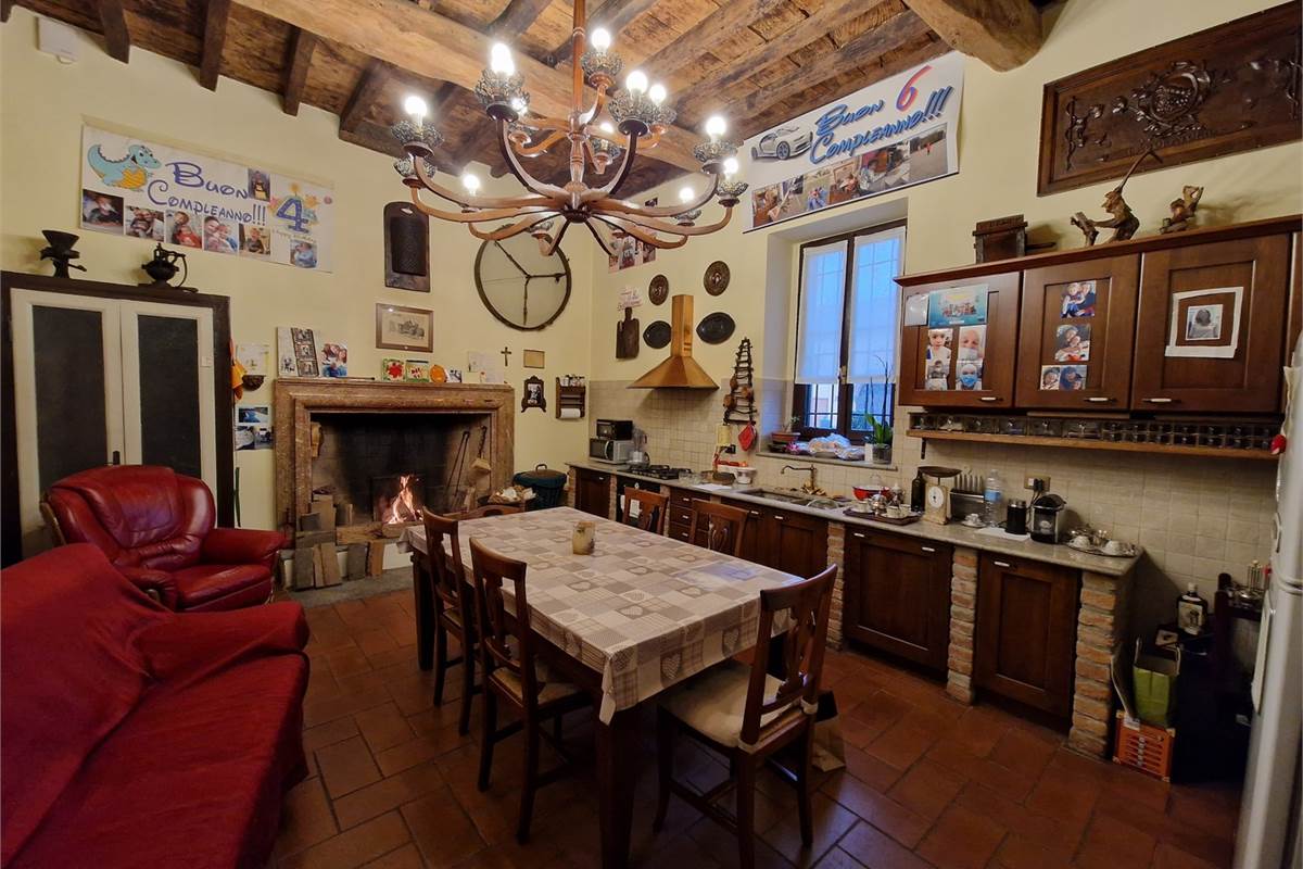 VENDESI VILLA QUATTROCENTESCA