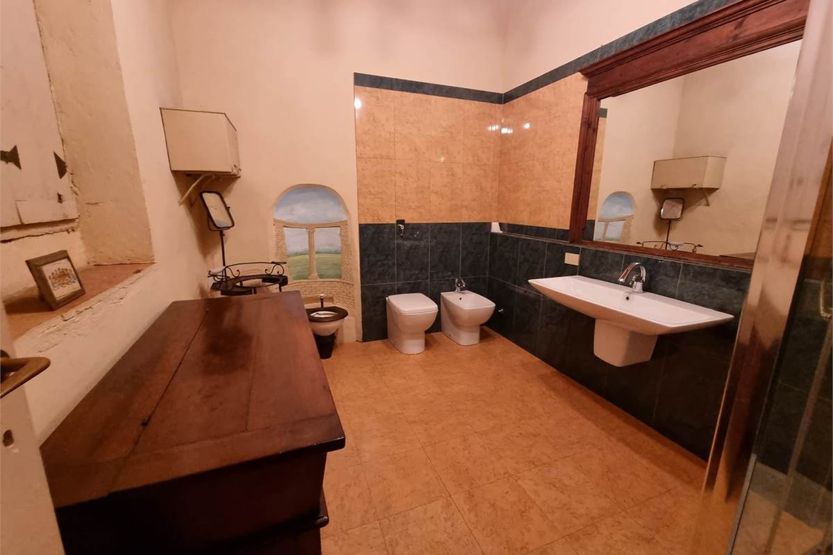 VENDESI VILLA QUATTROCENTESCA