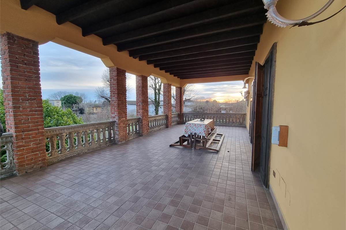 VENDESI VILLA QUATTROCENTESCA