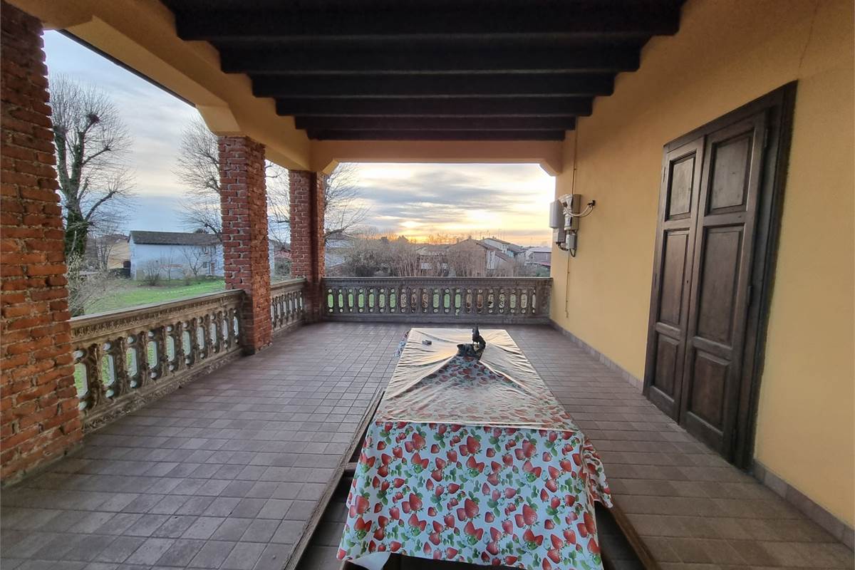 VENDESI VILLA QUATTROCENTESCA