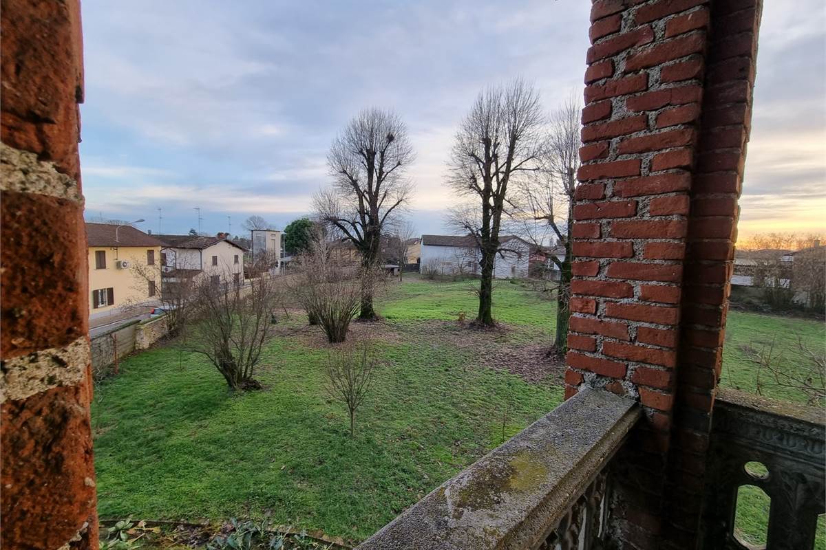 VENDESI VILLA QUATTROCENTESCA