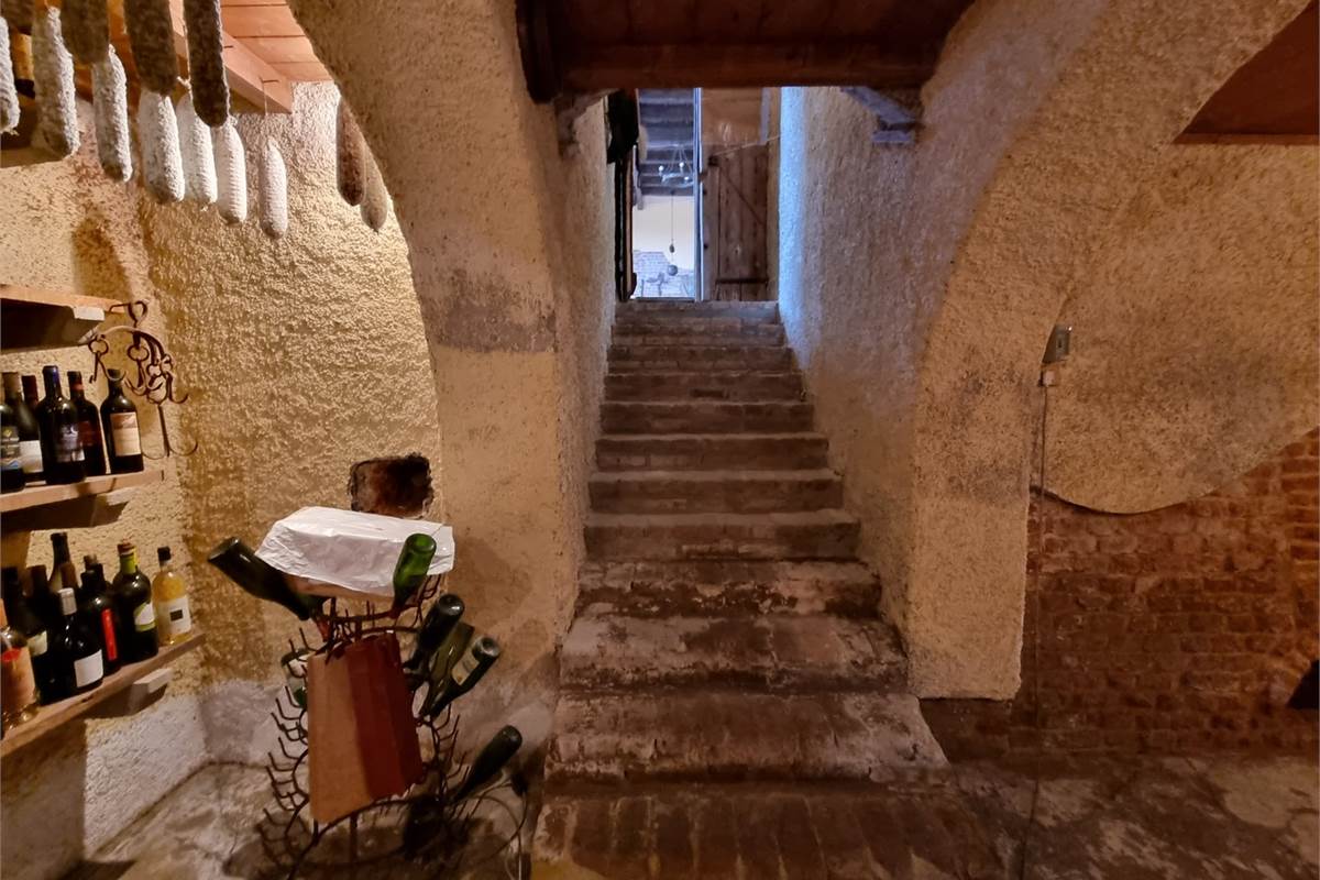 VENDESI VILLA QUATTROCENTESCA