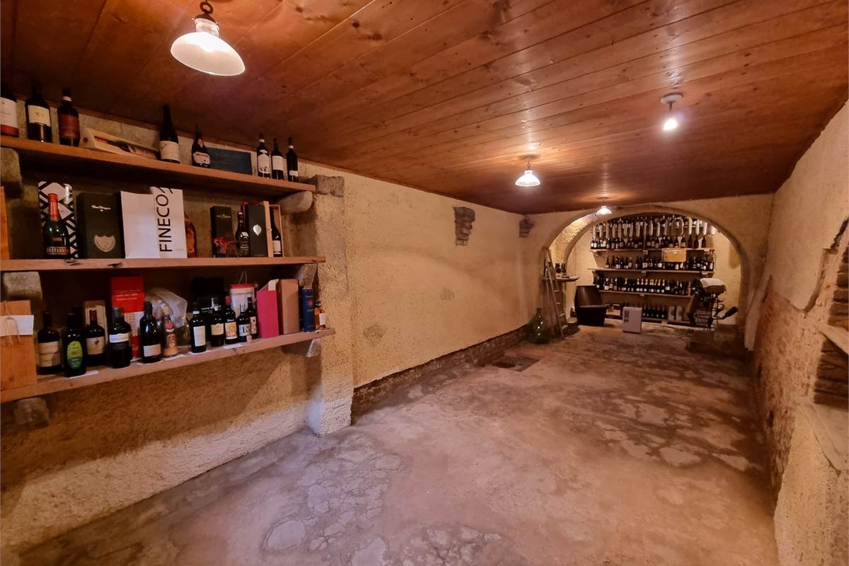 VENDESI VILLA QUATTROCENTESCA