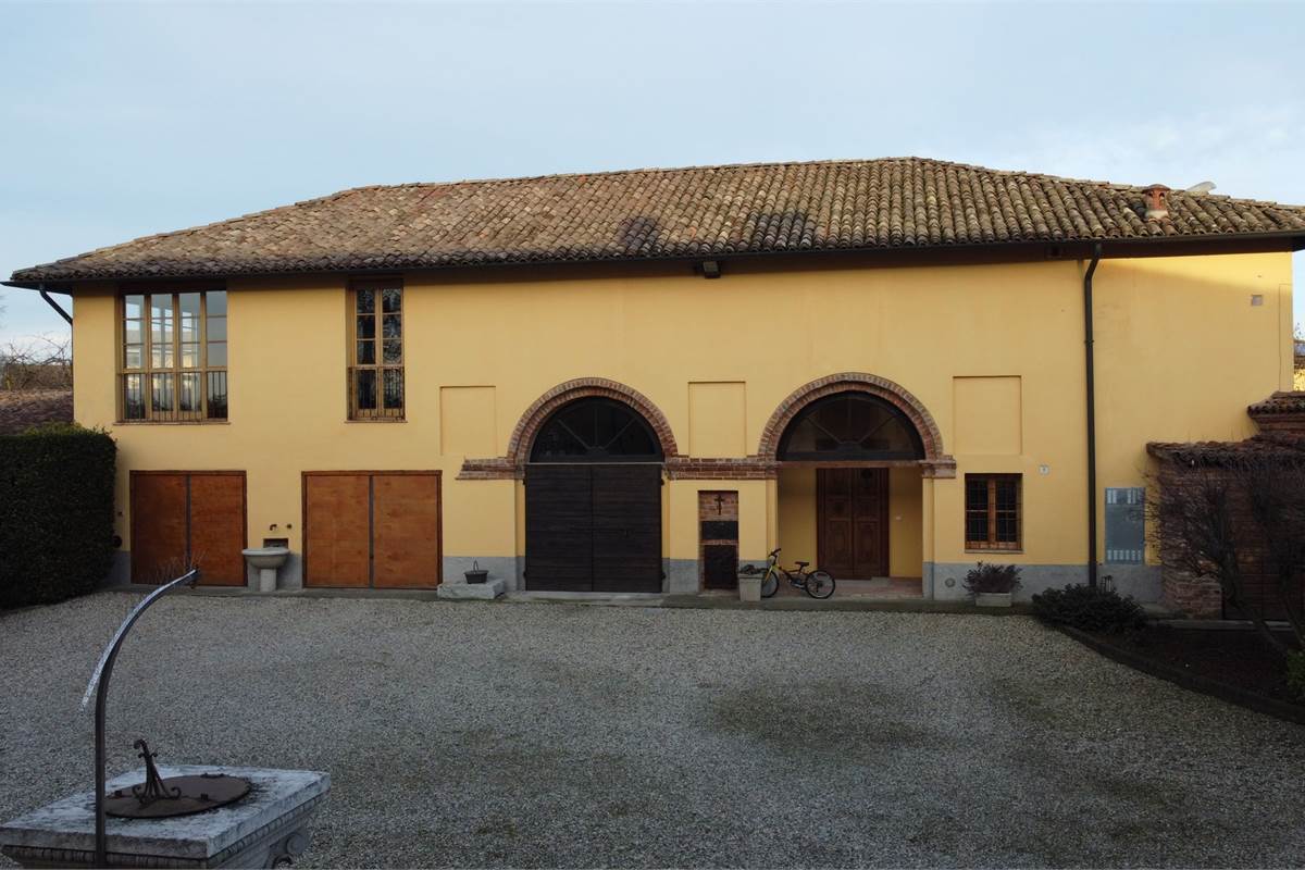 VENDESI VILLA QUATTROCENTESCA