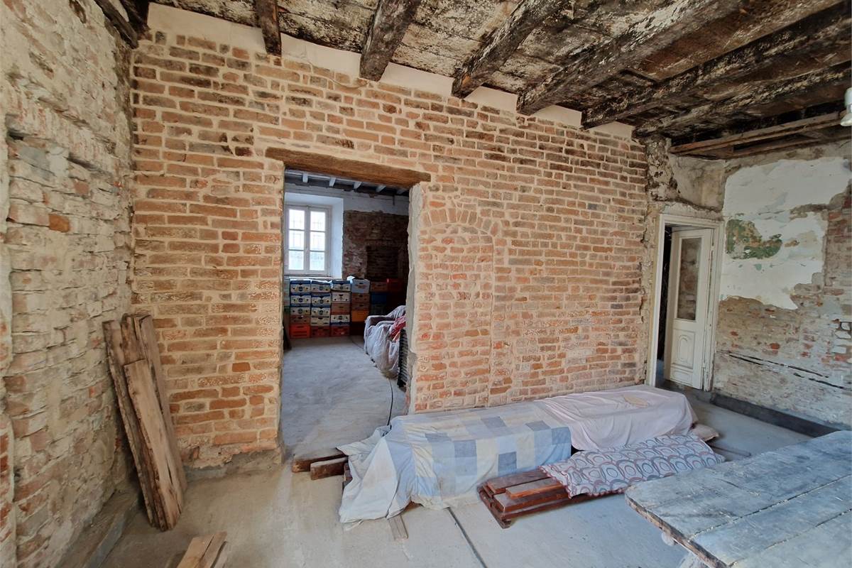 VENDESI VILLA QUATTROCENTESCA