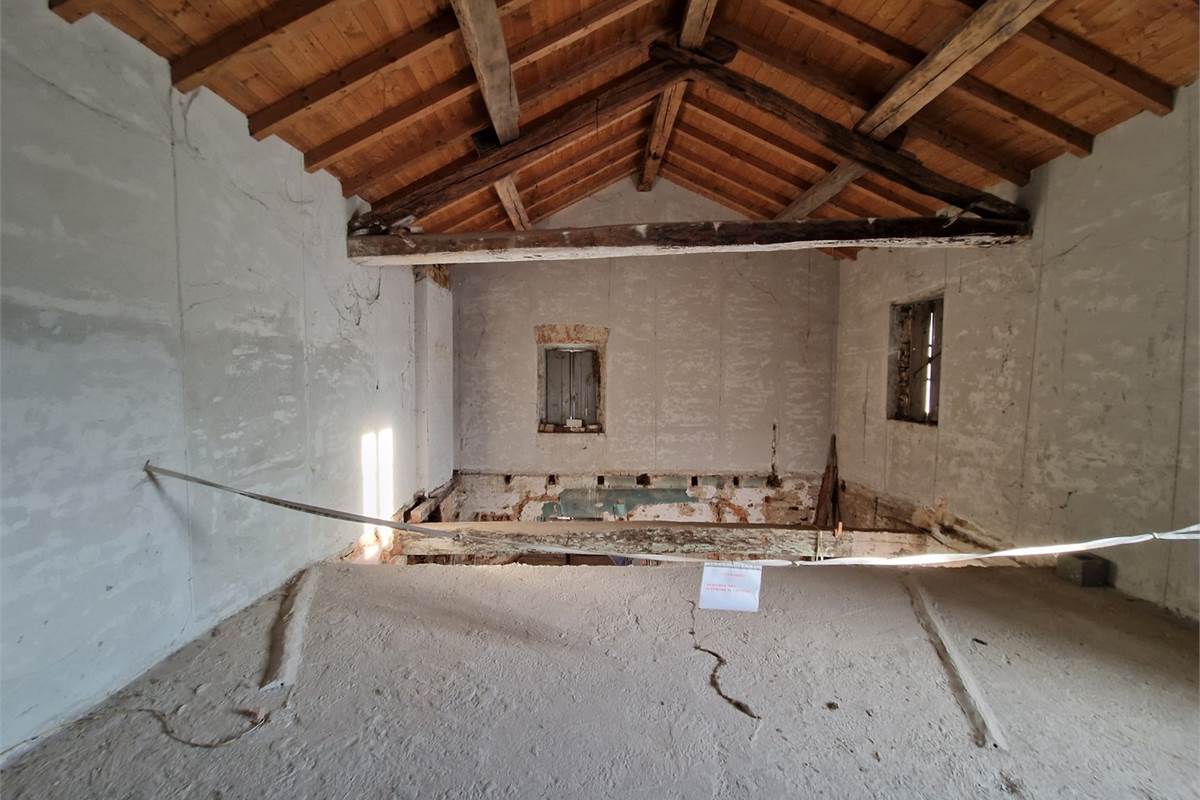 VENDESI VILLA QUATTROCENTESCA