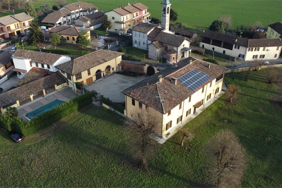 VENDESI VILLA QUATTROCENTESCA