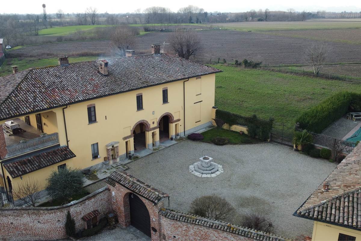 VENDESI VILLA QUATTROCENTESCA