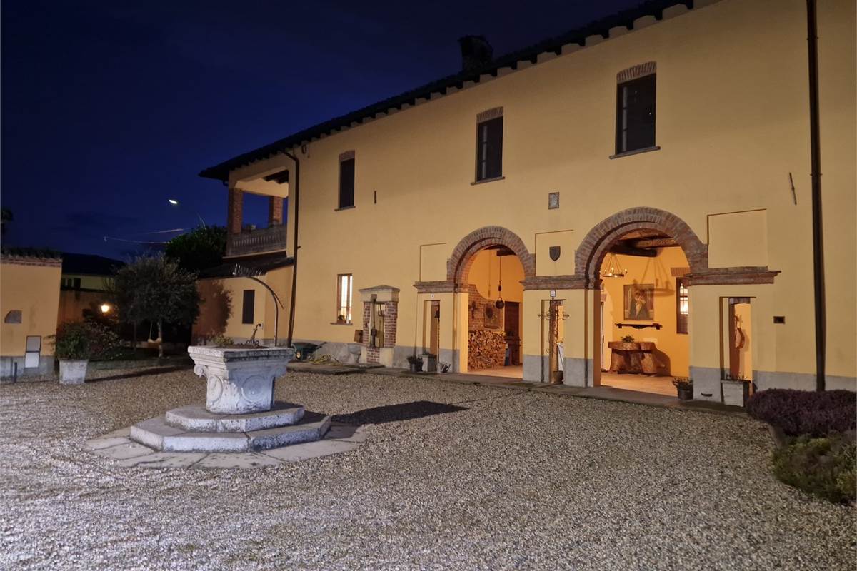 VENDESI VILLA QUATTROCENTESCA