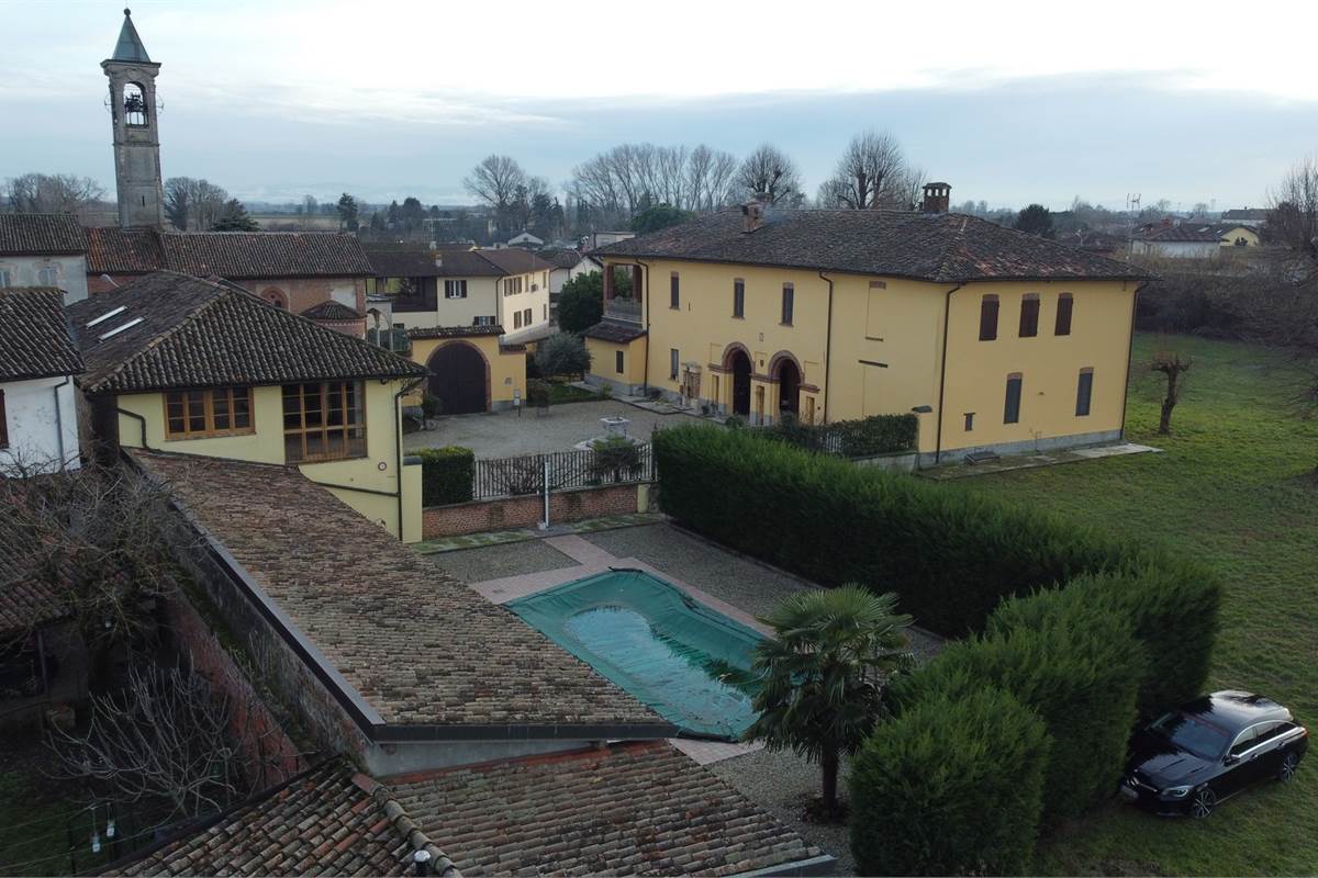 VENDESI VILLA QUATTROCENTESCA