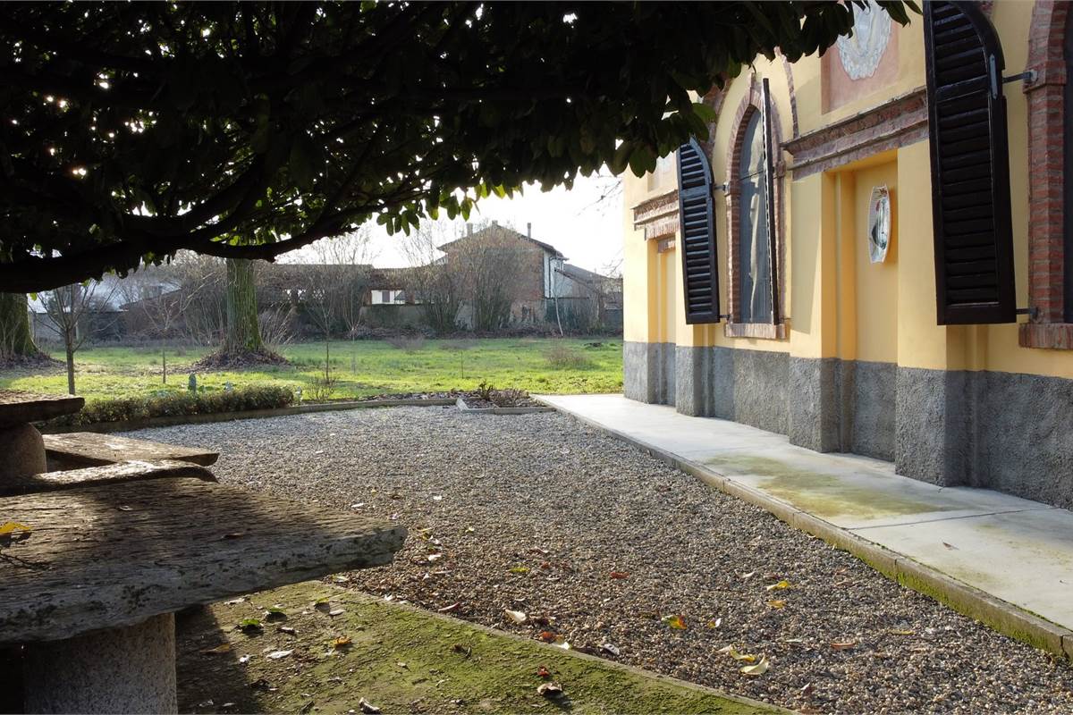 VENDESI VILLA QUATTROCENTESCA