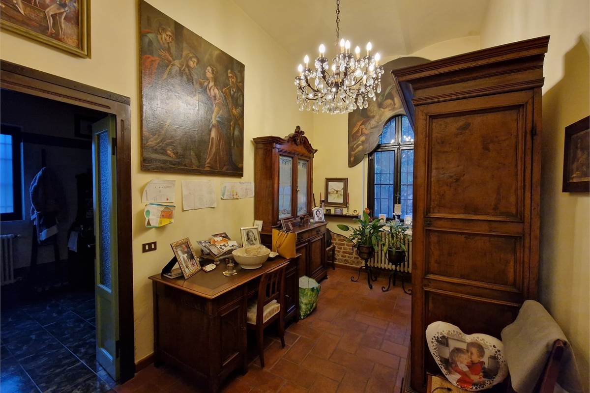 VENDESI VILLA QUATTROCENTESCA