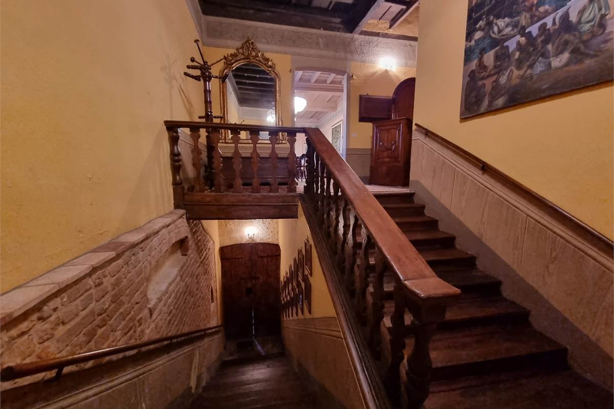 VENDESI VILLA QUATTROCENTESCA