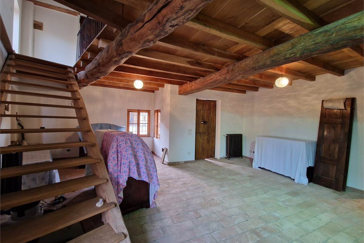 VENDESI VILLA QUATTROCENTESCA