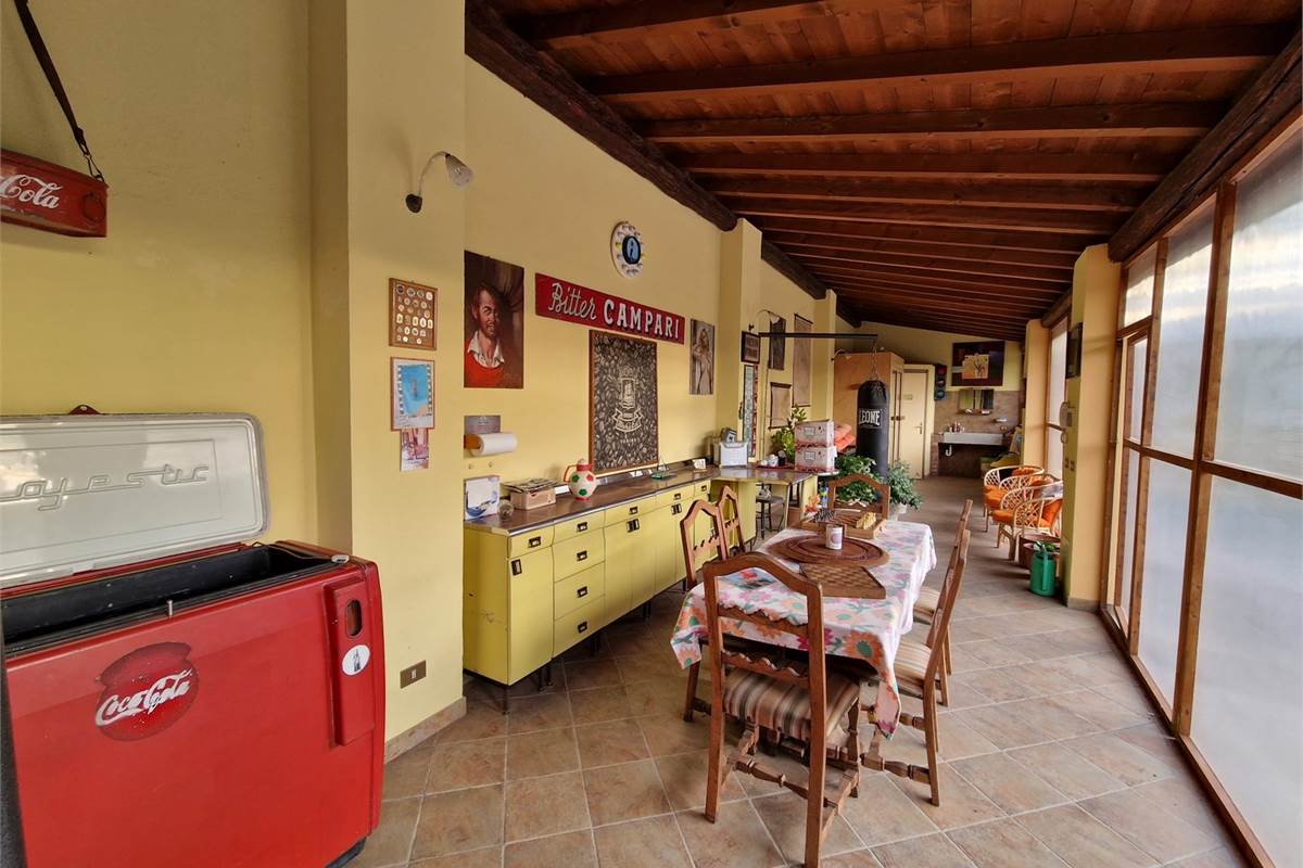 VENDESI VILLA QUATTROCENTESCA