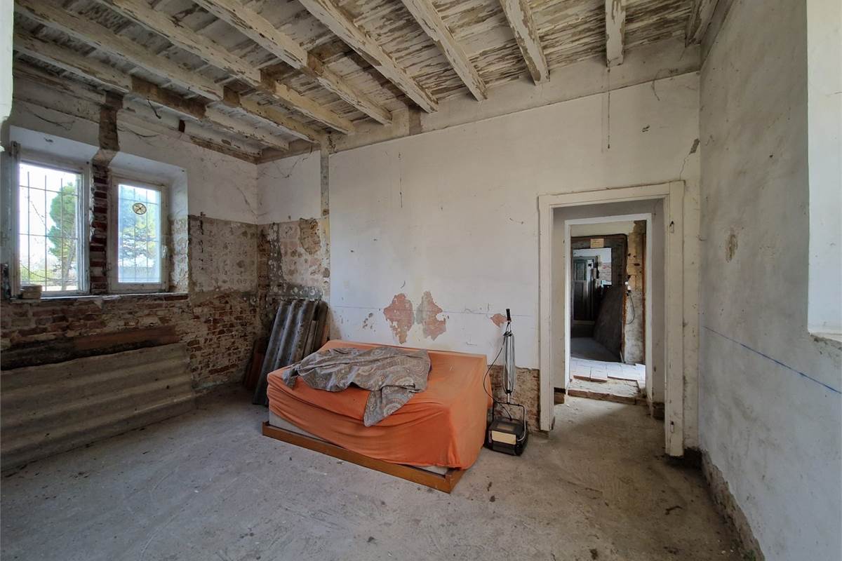 VENDESI VILLA QUATTROCENTESCA