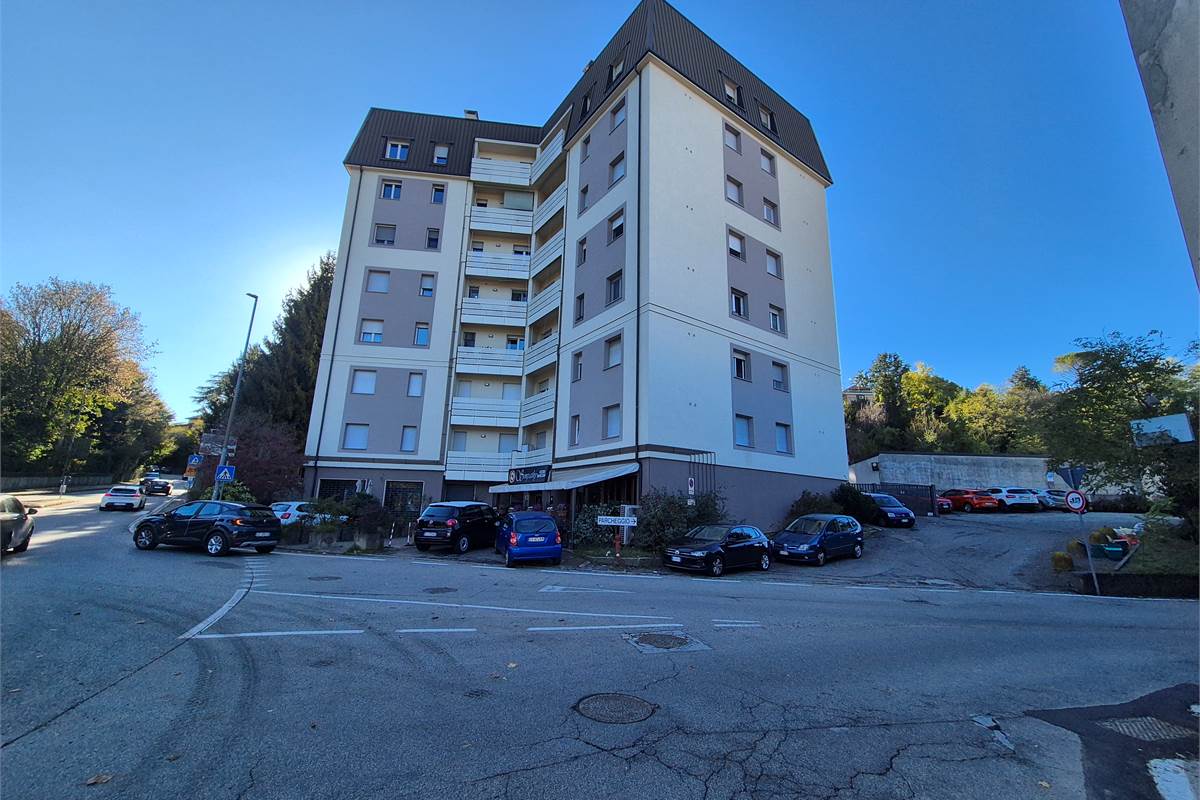 Trilocale a Cadorago con autorimessa e sottotetto