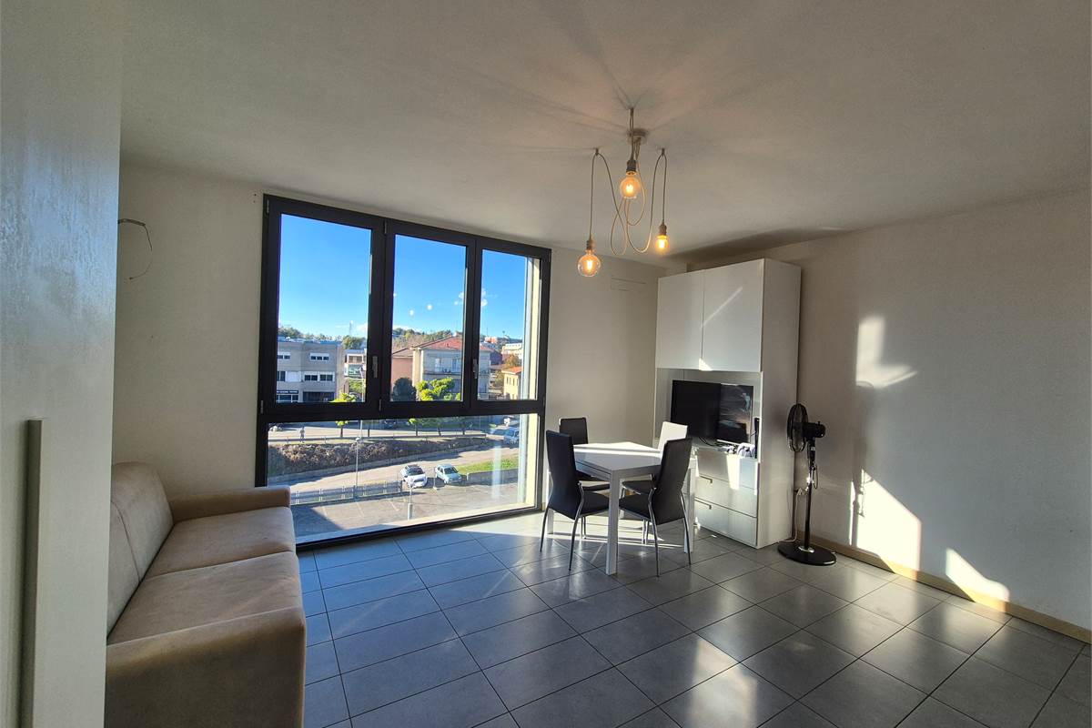 Nuovo Monolocale arredato a Como