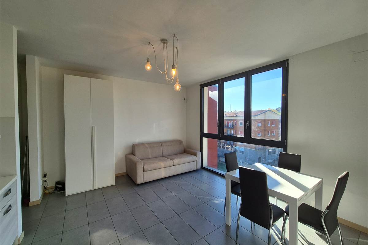 Nuovo Monolocale arredato a Como