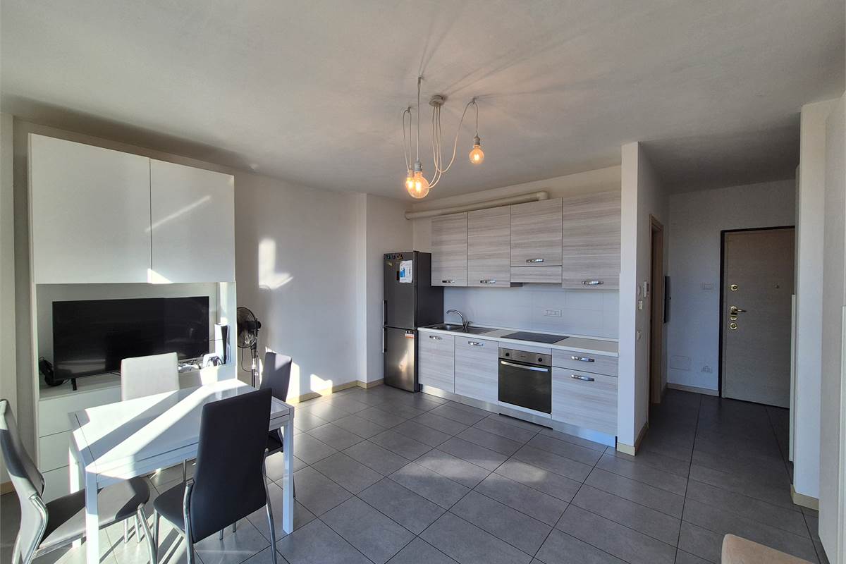 Nuovo Monolocale arredato a Como