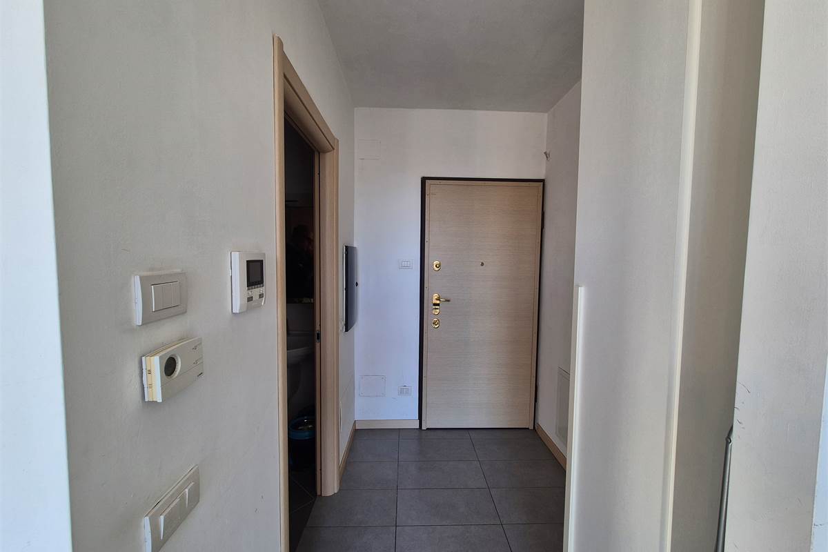 Nuovo Monolocale arredato a Como