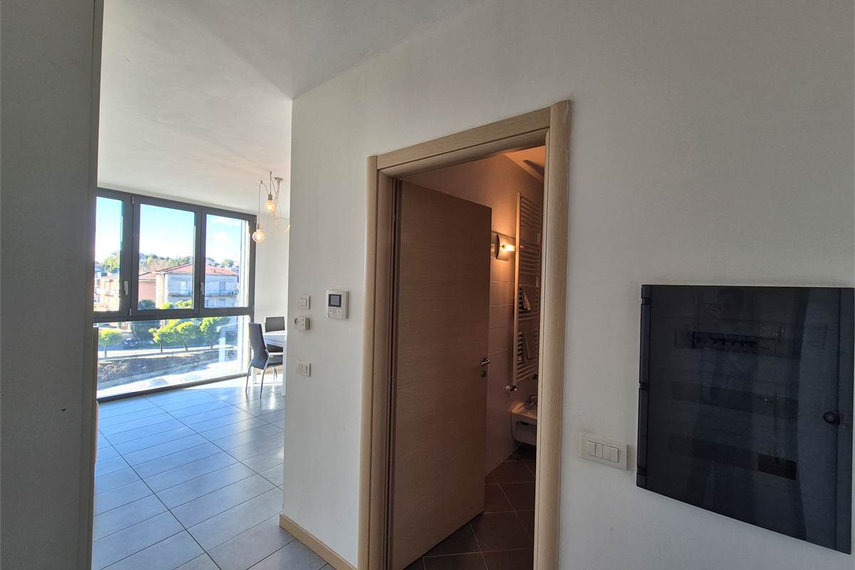 Nuovo Monolocale arredato a Como