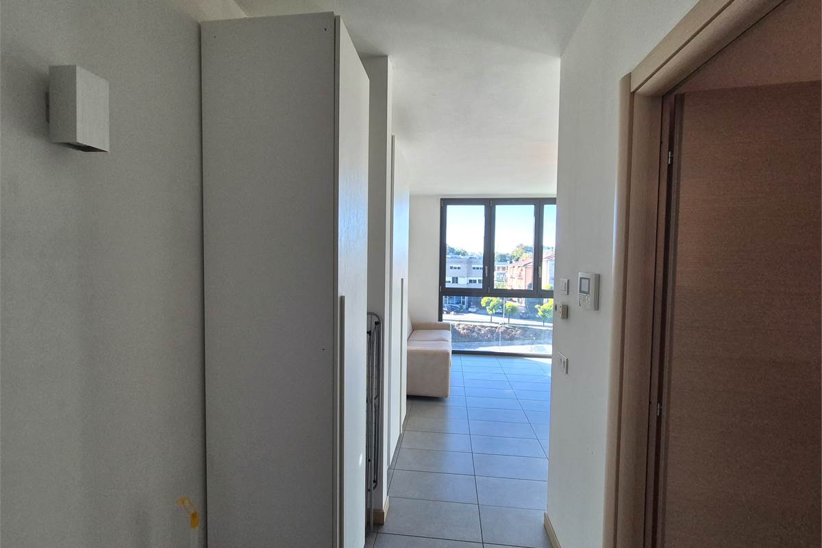 Nuovo Monolocale arredato a Como