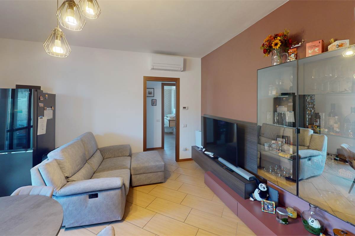 Trilocale luminoso con autorimessa doppia a Bregnano